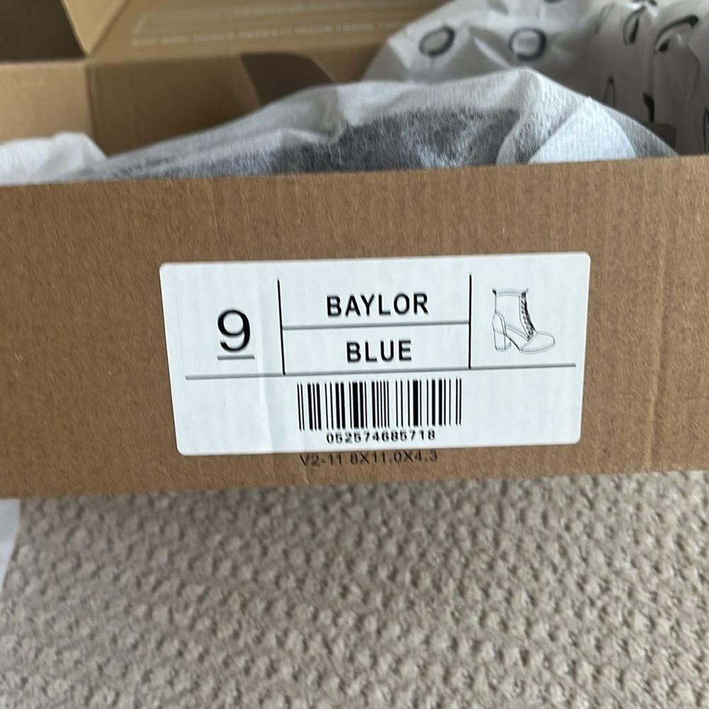 Journee Women’s size 9 blue, faux suede boots - brand new in box never worn! - Picture 3 of 5